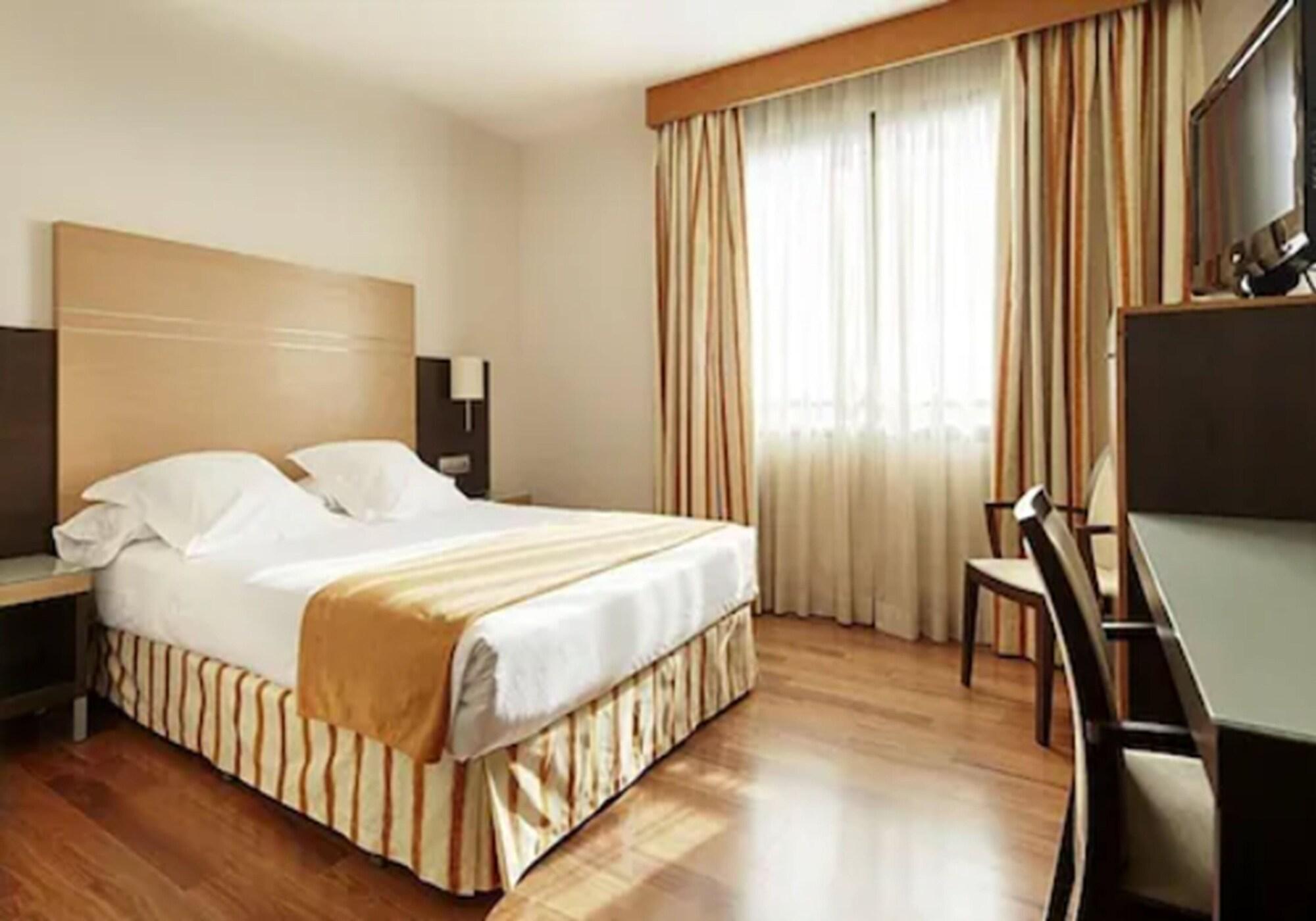 Hotel Blanca De Navarra Памплона Екстер'єр фото