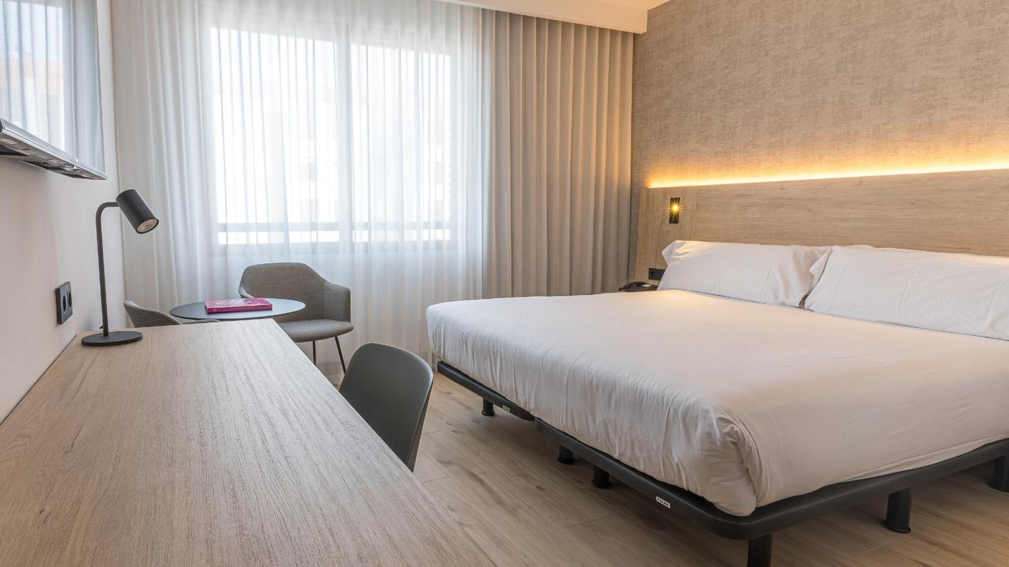Hotel Blanca De Navarra Памплона Екстер'єр фото